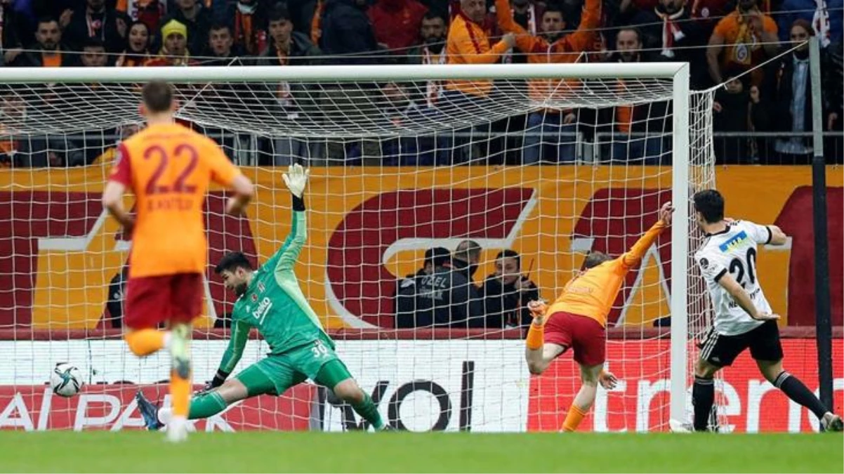 Beşiktaş, Galatasaray\'a 2-1 mağlup oldu