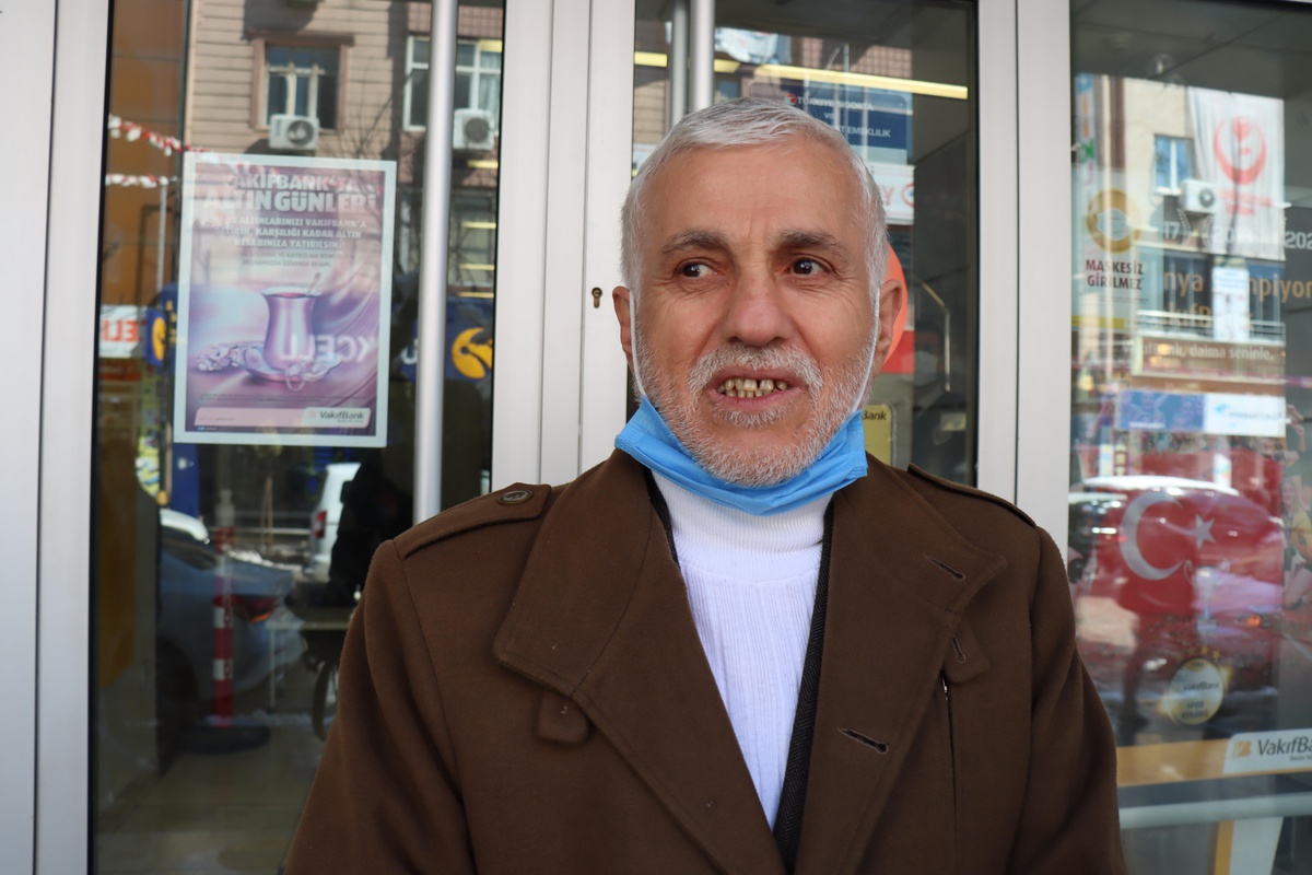 Dolandırılmaktan bankanın güvenlik görevlisi sayesinde kurtuldu