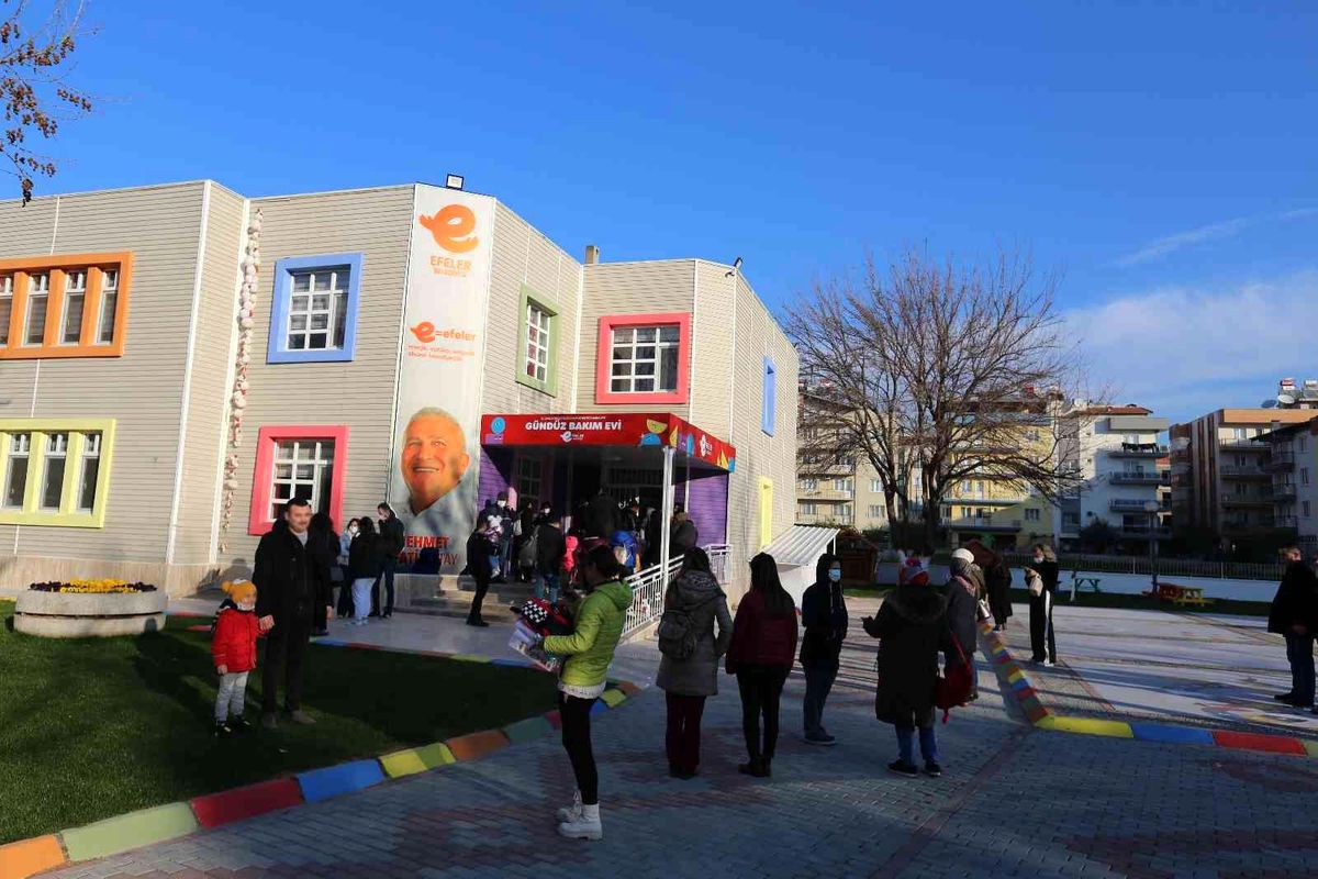 Efeler Belediyesi\'nin 3\'üncü Gündüz Bakımevi kapılarını çocuklara açtı