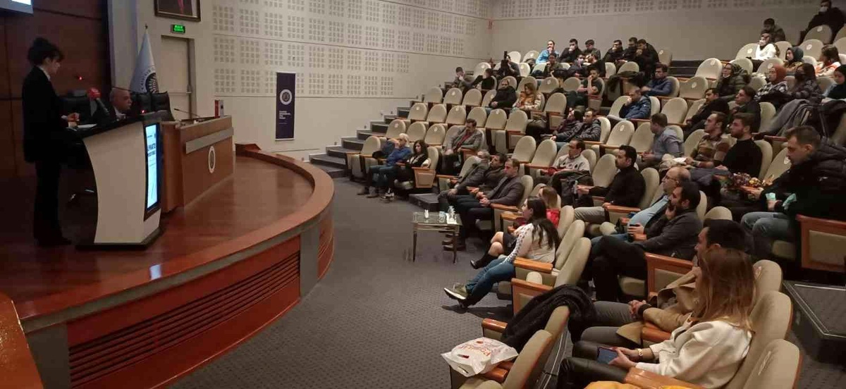 Erzurum Tabip Odası\'nın düzenlediği konferansta doktor sorunları ele alındı