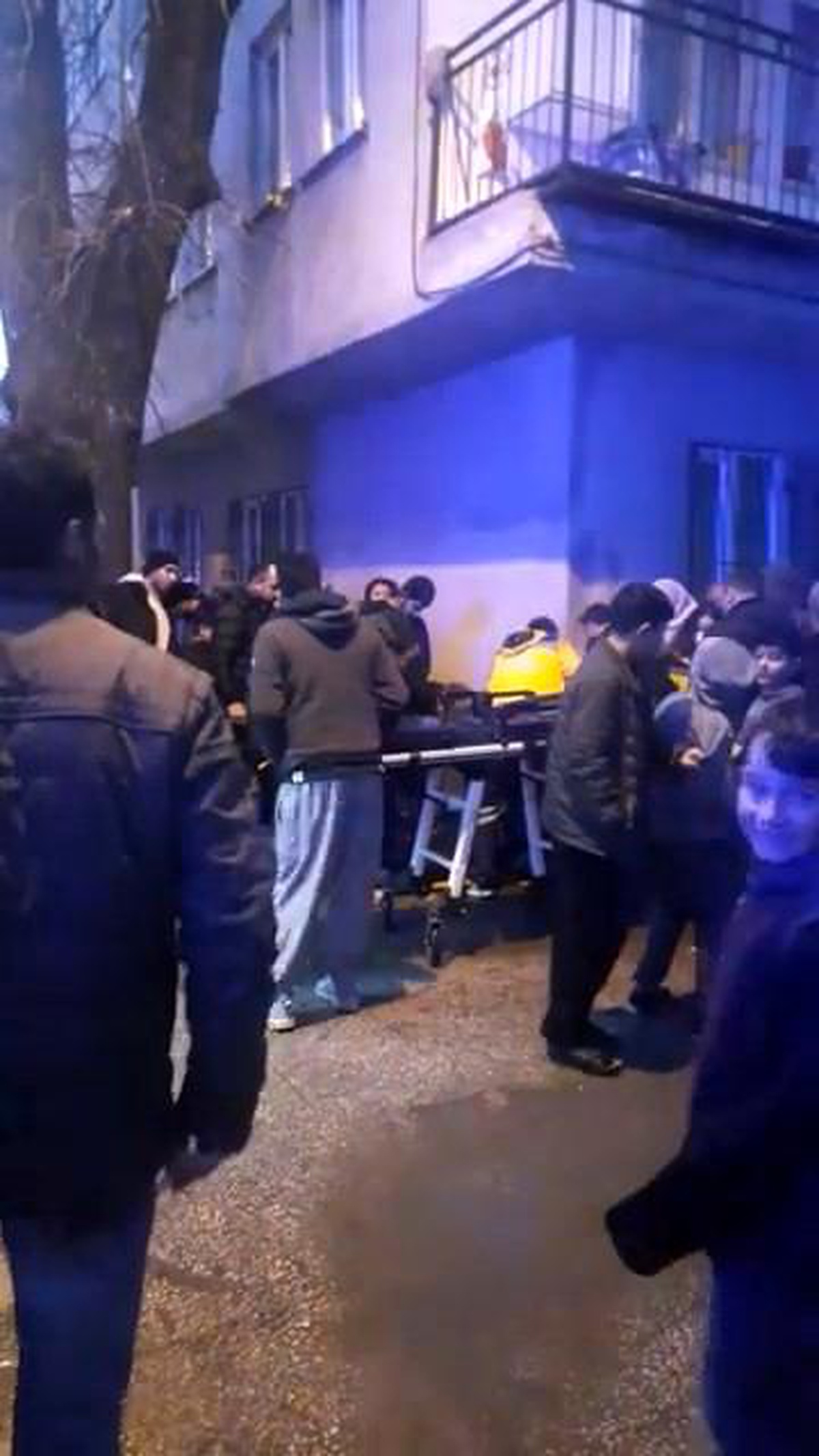 Hafif ticari aracın çarptığı motokurye yaralandı