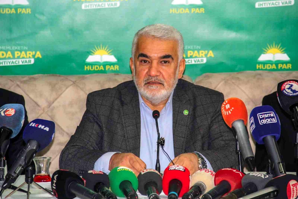 HÜDA PAR lideri Yapıcıoğlu: "ABD bu savaşın çıkmasını istedi ve Ukrayna\'yı Rusya\'ya yem yaptı"