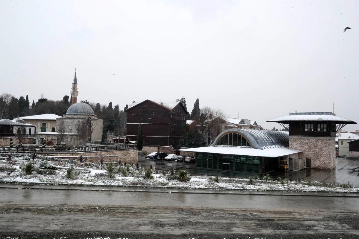 Zeytinburnu\'nda kar tatilinde vatandaşlara kütüphane ve sinema hizmeti