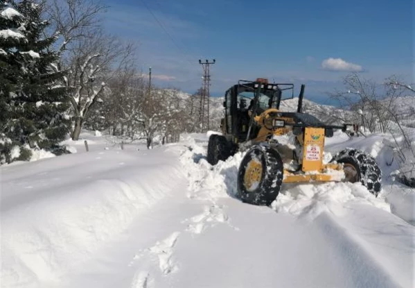 KARADENİZ'DE, 9 İLDE BİN 236 KÖY VE MAHALLE YOLU KARDAN KAPANDI