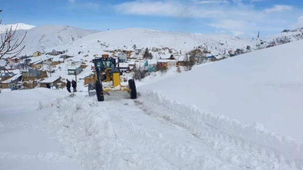 KARADENİZ'DE, 9 İLDE BİN 236 KÖY VE MAHALLE YOLU KARDAN KAPANDI