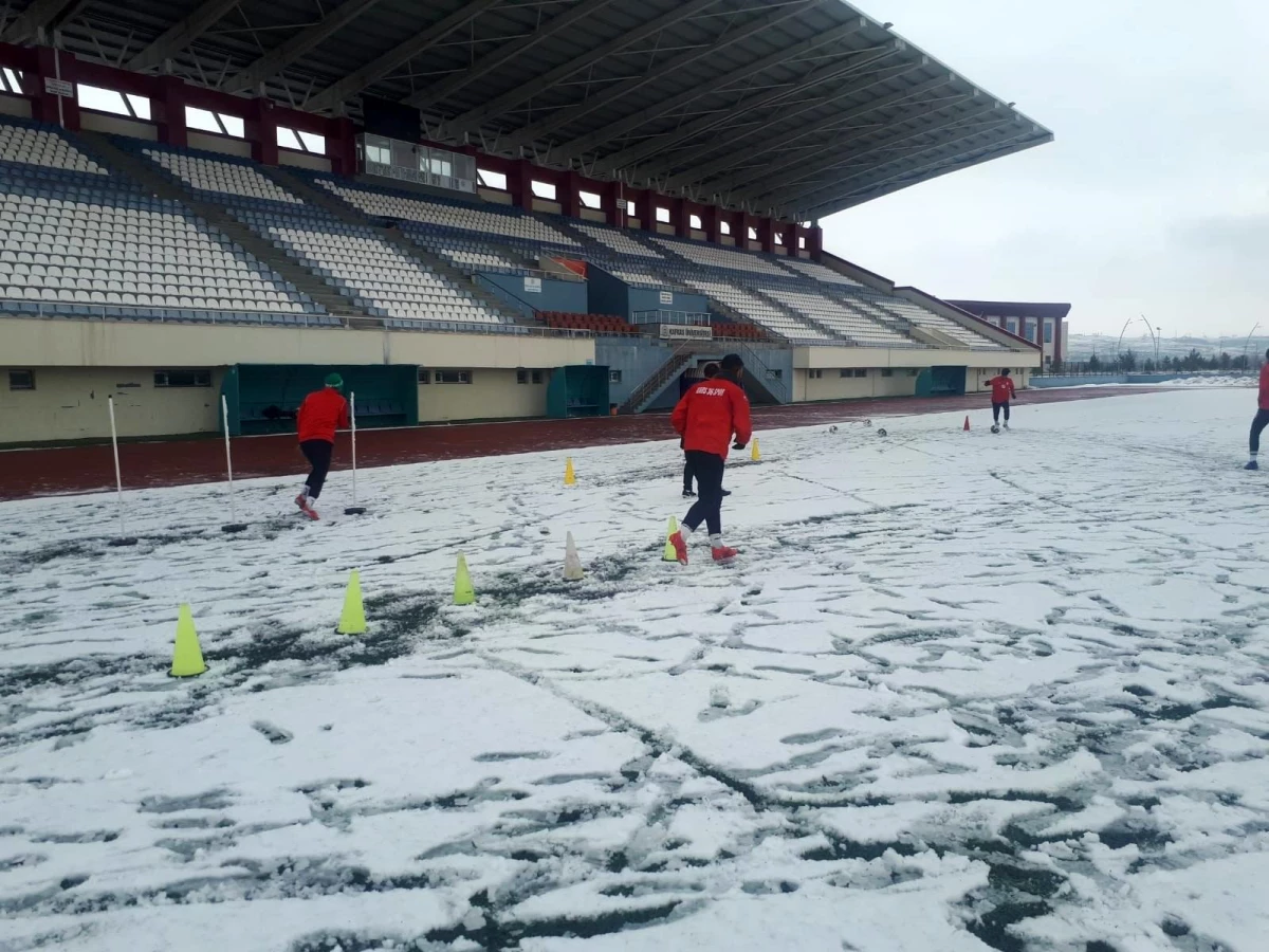 Kars 36 Spor kar altında çalıştı