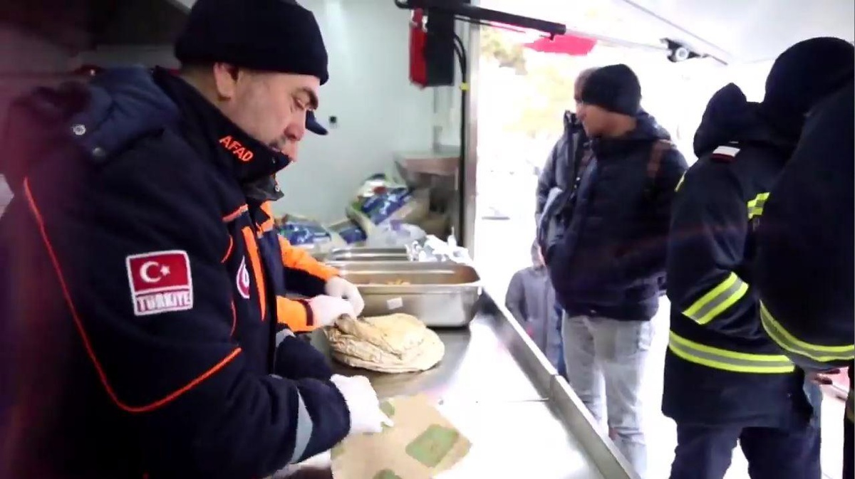 Kocaeli\'den gönderilen mobil yemek tırı Ukrayna sınırına ulaştı