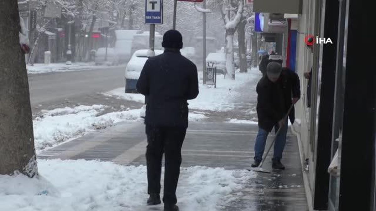 Malatya'da kar etkili olmaya devam ediyor