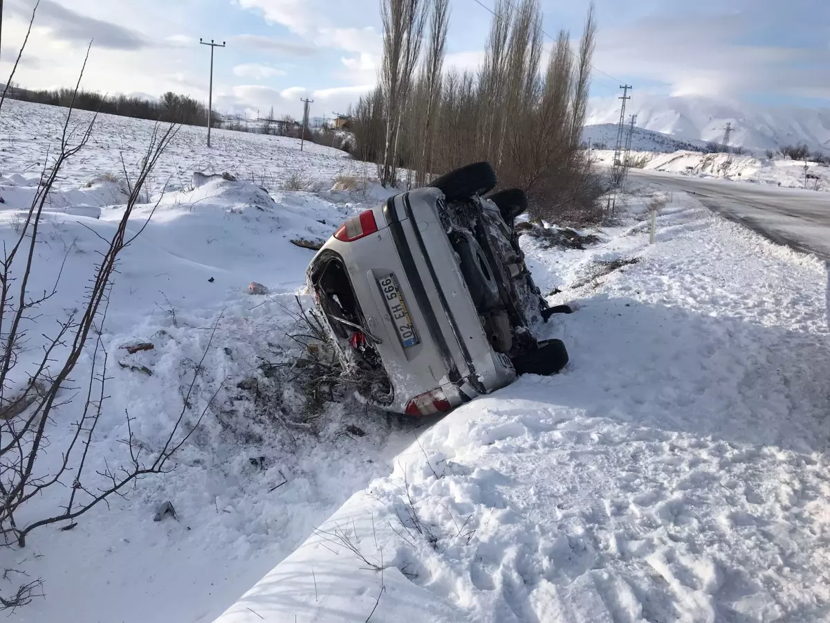 Malatya\'da otomobilin devrildiği kazada 3 kişi yaralandı