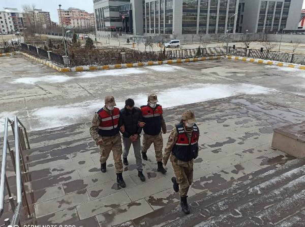 Manisa\'da 200 bin liralık ziynet eşyası çaldı, Van\'da yakalandı