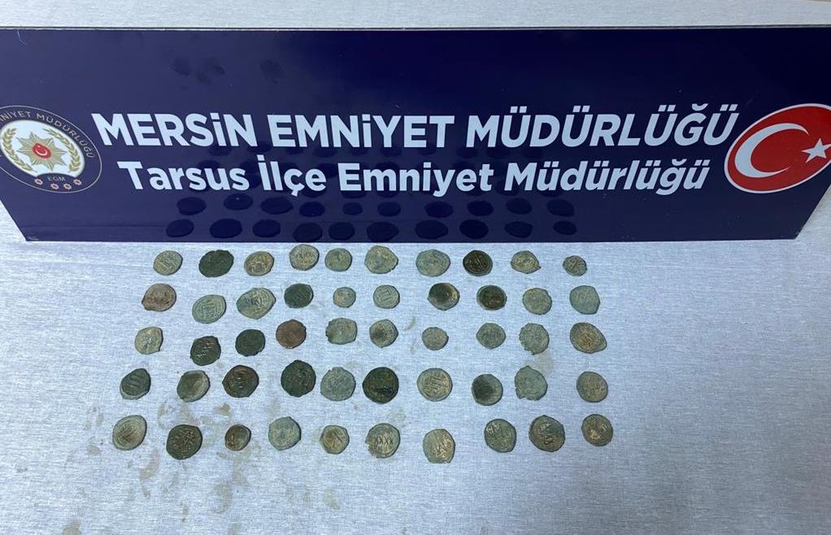 Mersin\'de tarihi eser niteliği taşıyan 50 sikke ele geçirildi