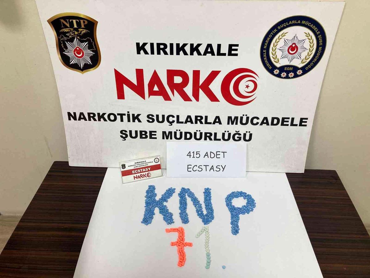 Narkotik köpeği "Adam" 415 adet uyuşturucu hap buldu