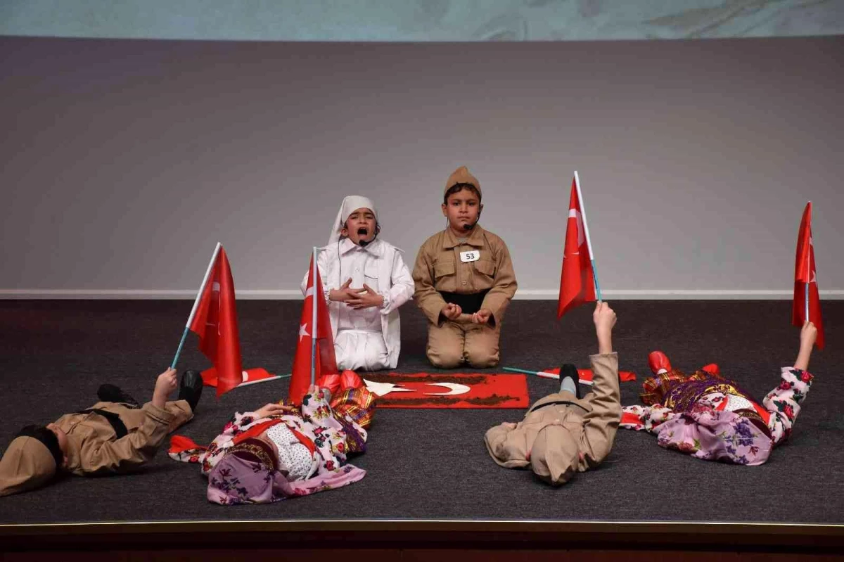 Öğrenciler İstiklal Marşını okumak için yarıştı