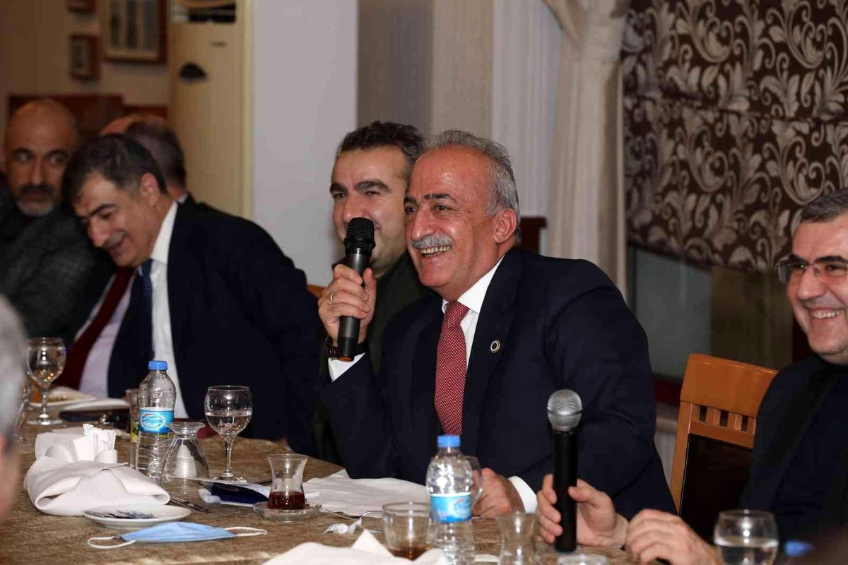 Rektör Çomaklı, yıllık yayın sayıları 1\'den 5\'e kadar olan akademisyenlerle buluştu