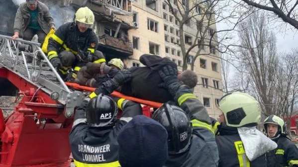 Rus birlikleri Kiev'de bir apartmanı vurdu: 3 ölü, 12 yaralı