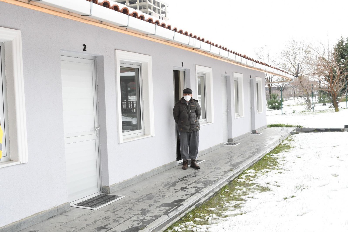 Samsun\'da cami avlusunda yatan evsiz vatandaş Geçici Barınma Evi\'ne yerleştirildi