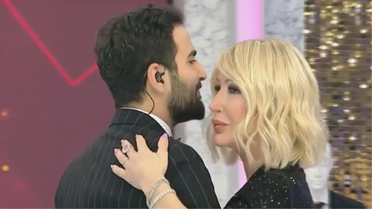 Seda Sayan, evlilik teklifi aldığı 25 yaş küçük sevgilisi Çağlar Ökten\'le canlı yayında dans etti