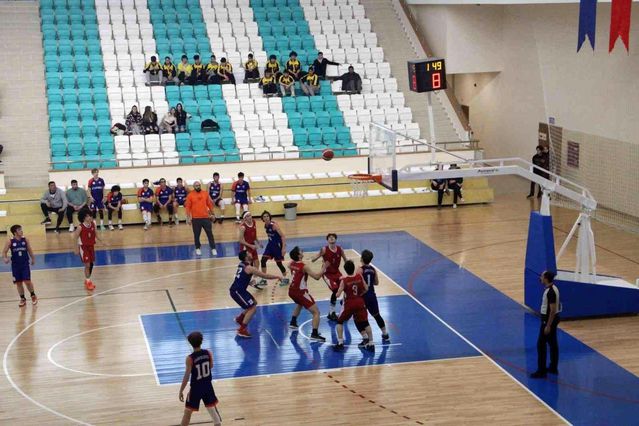Sinop'ta U-18 Erkekler Basketbol grup müsabakaları sona erdi