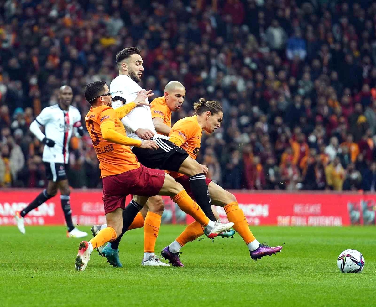 Spor Toto Süper Lig: Galatasaray: 0 - Beşiktaş: 0 (Maç devam ediyor)
