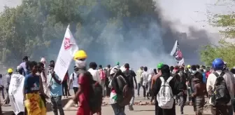 Sudan'da sivil yönetim ve siyasi tutukluların salınması talebiyle gösteriler
