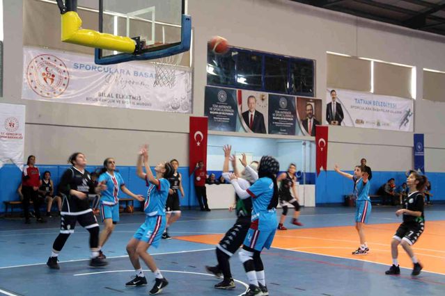 Tatvan'da 'Okullar Arası Basketbol Müsabakası' başladı