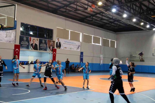 Tatvan'da 'Okullar Arası Basketbol Müsabakası' başladı