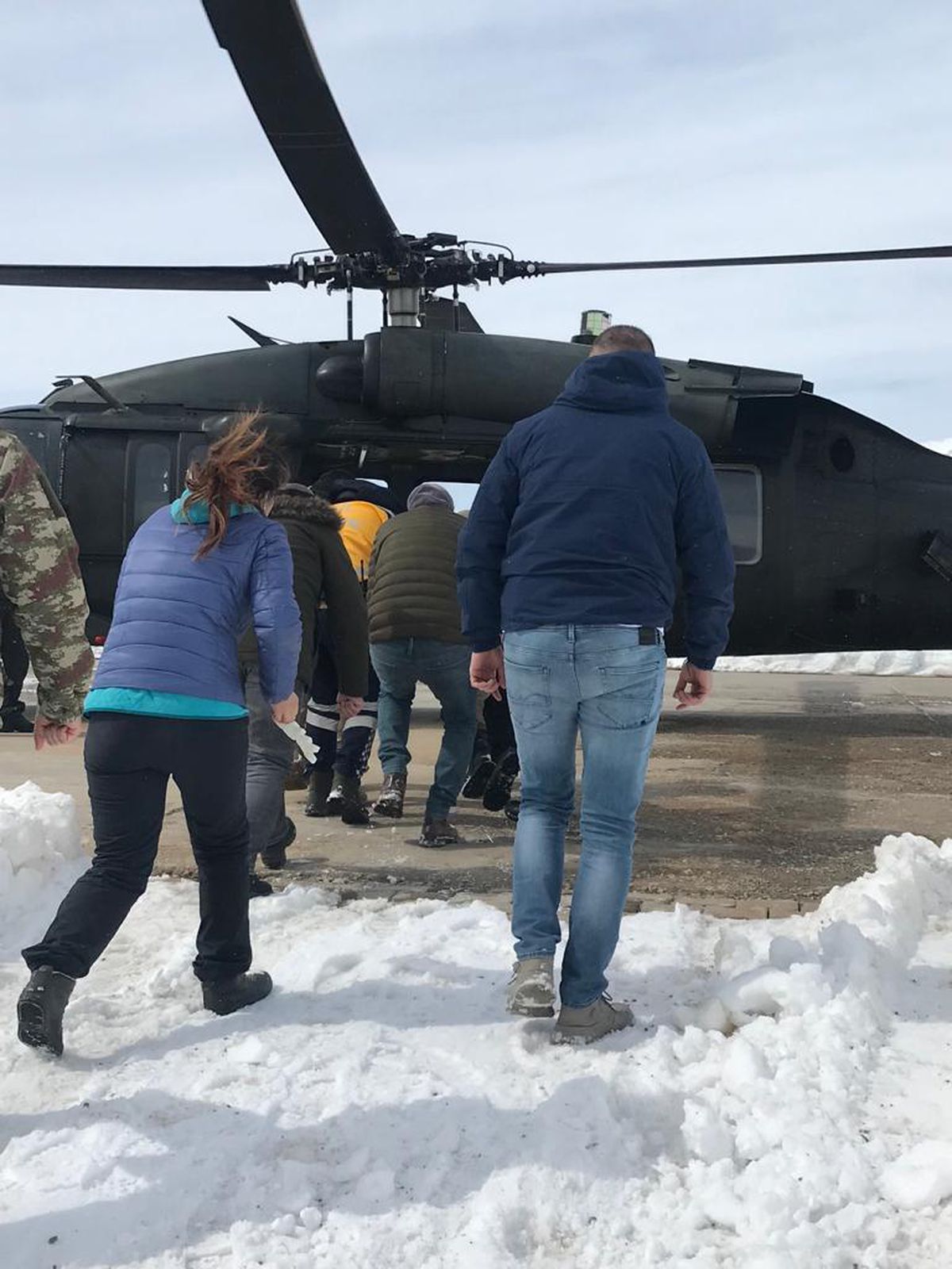 Tunceli\'de askeri helikopter yaralanan kepçe operatörü için havalandı