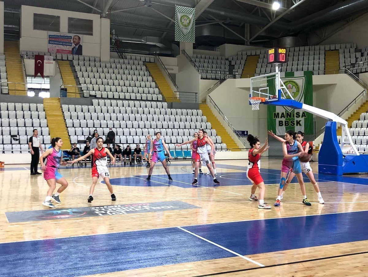 Turgutlu Belediyespor U18 Kız Basketbol Takımı Anadolu Şampiyonası\'nda