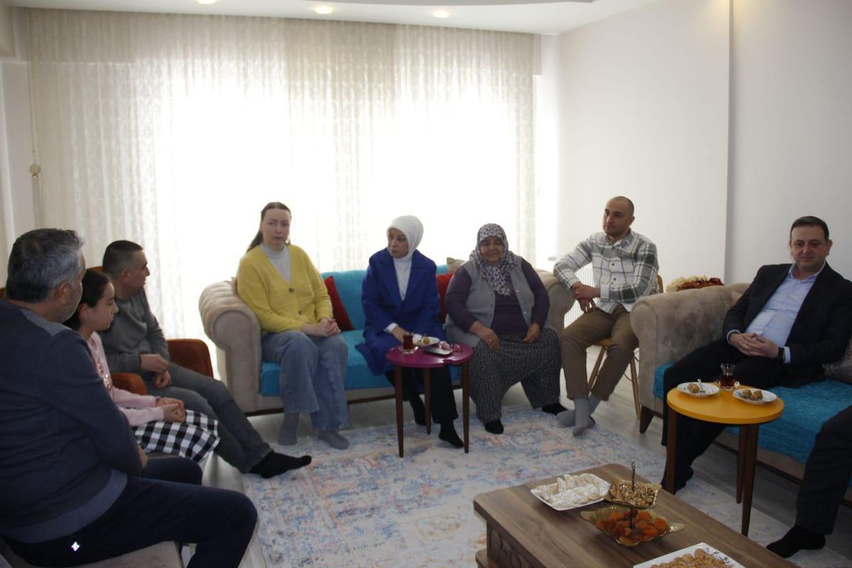 Ukrayna'da yaşayan Türk aile Malatya'ya getirildi
