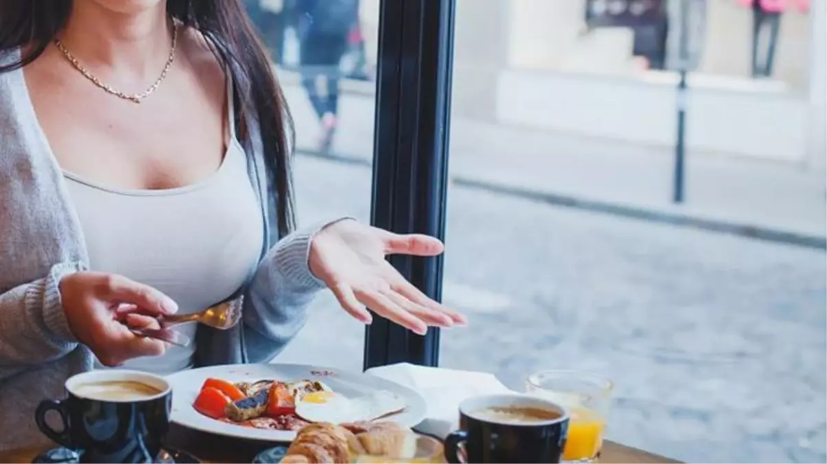 Ünlü işletmede kadınların önünde şortunu indirip kendini tatmin etti, müşteriler dona kaldı