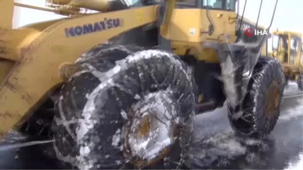 Van'da 216 yerleşim yerinin yolu ulaşıma kapandı