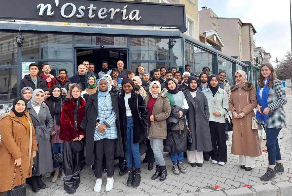 Yabancı öğrenciler kahvaltıda bir araya geldi