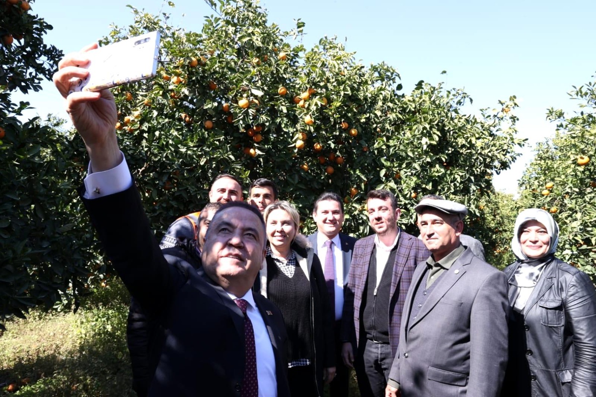 Başkan Böcek: "Çözüm odaklı çalışıyoruz, halkımıza hesap veriyoruz"
