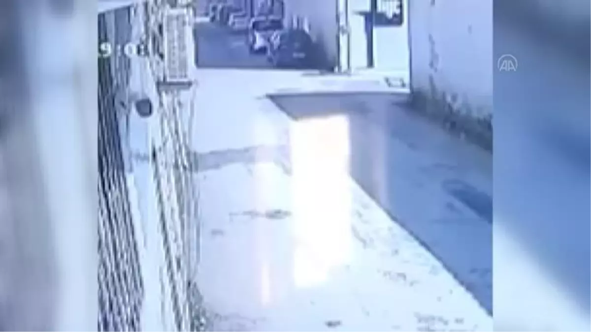 Son dakika haberleri... Bir atölyedeki patlama nedeniyle çevrede hasar oluştu