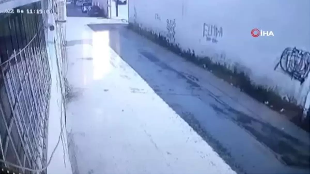 Bursa\'da nakış atölyesinde patlama... Kapı ve camlar yerinden çıkarak araçların üzerine düştü