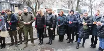 Dünkü saldırıda ölen sivillerin anısına saygı duruşu