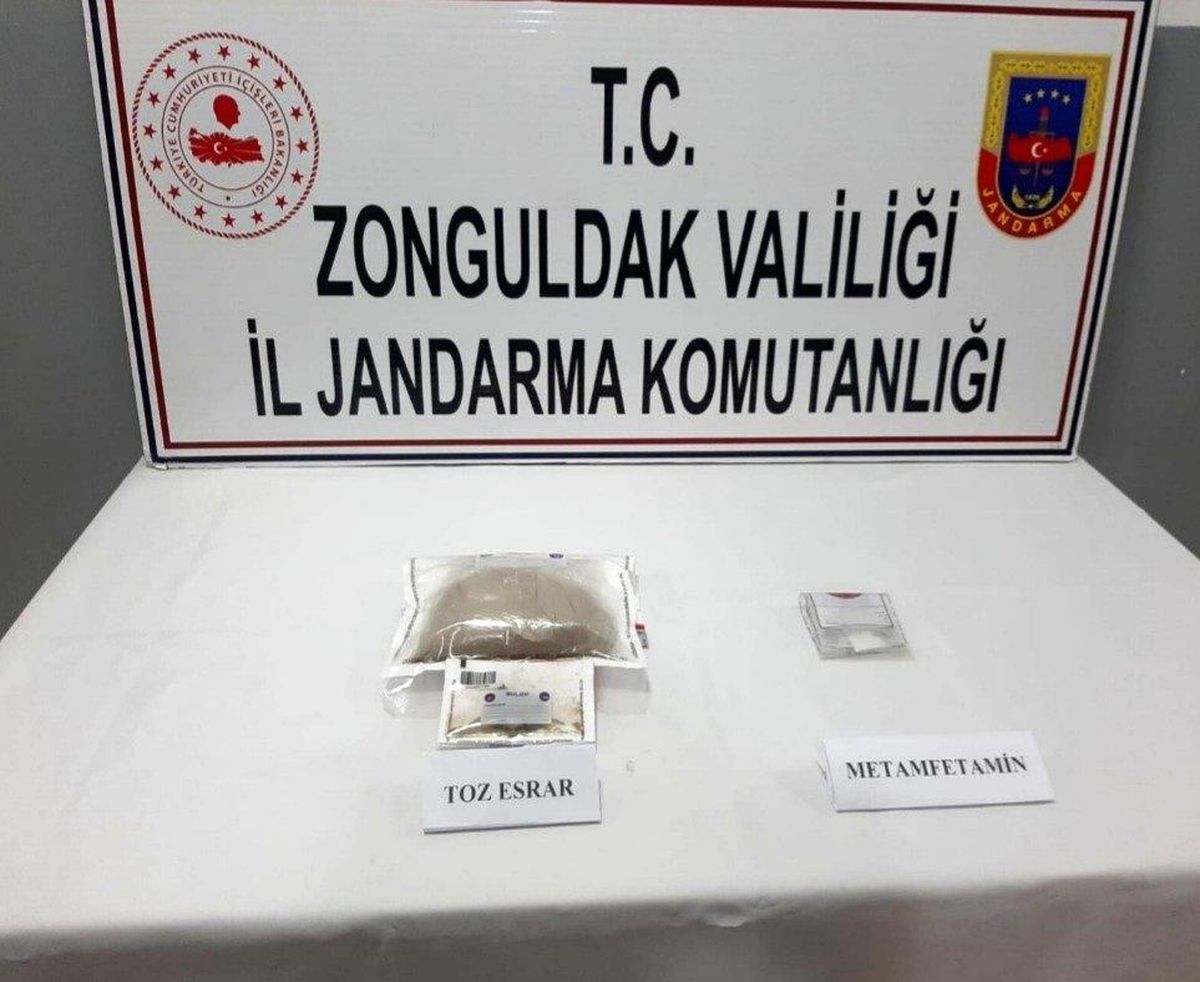 Durdurulan otobüsteki yolcudan uyuşturucu çıktı