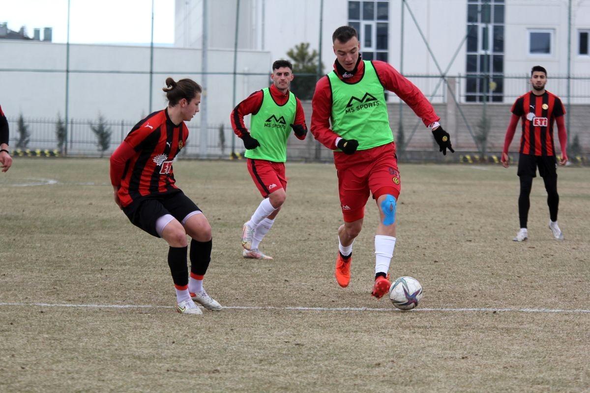 Eskişehirspor, Tarsus İdman Yurdu maçına hazırlanıyor