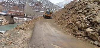 Heyelan nedeniyle kapanan yol ulaşıma açıldı