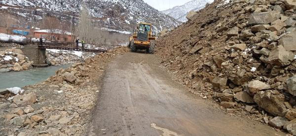 Heyelan nedeniyle kapanan yol ulaşıma açıldı