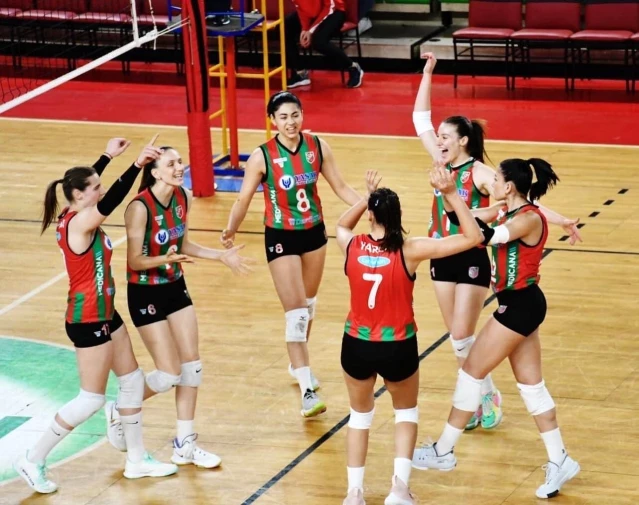 Karşıyaka Kadın Voleybol Takımı'nda play-off heyecanı