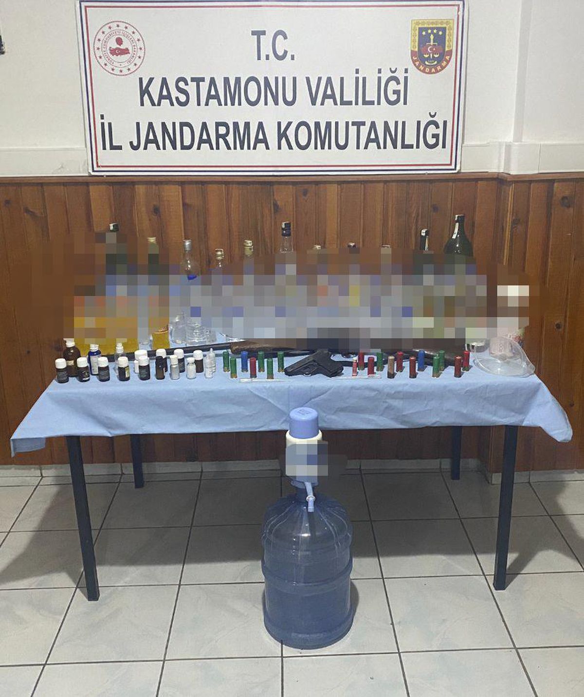 Kastamonu\'da internetten aldığı kimyasalla sahte içki üreten şüpheli yakalandı