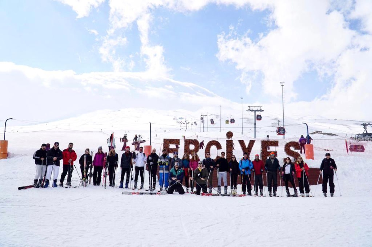 Kayak ve Snowboard Eğitimi Düzenlendi