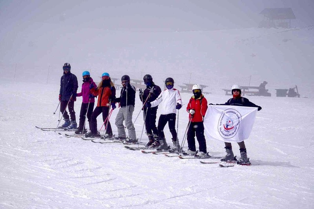 Kayak ve Snowboard Eğitimi Düzenlendi