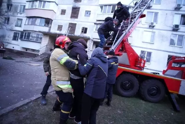 Kiev'de kayıp sayısı yükseliyor! 3 farklı sivil yerleşim alanı bombalandı: 2 ölü