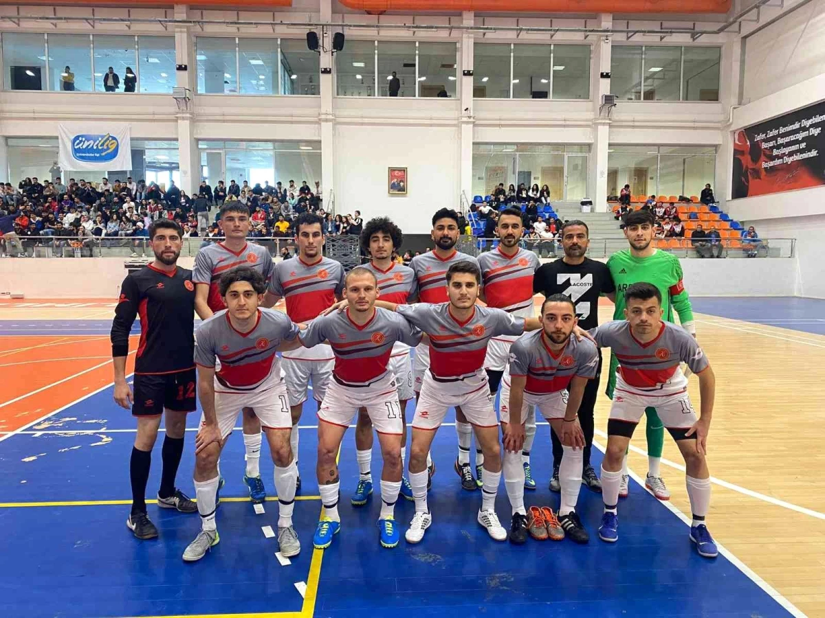 NEVÜ Erkek Futsal Takımı 2\'inci Oldu