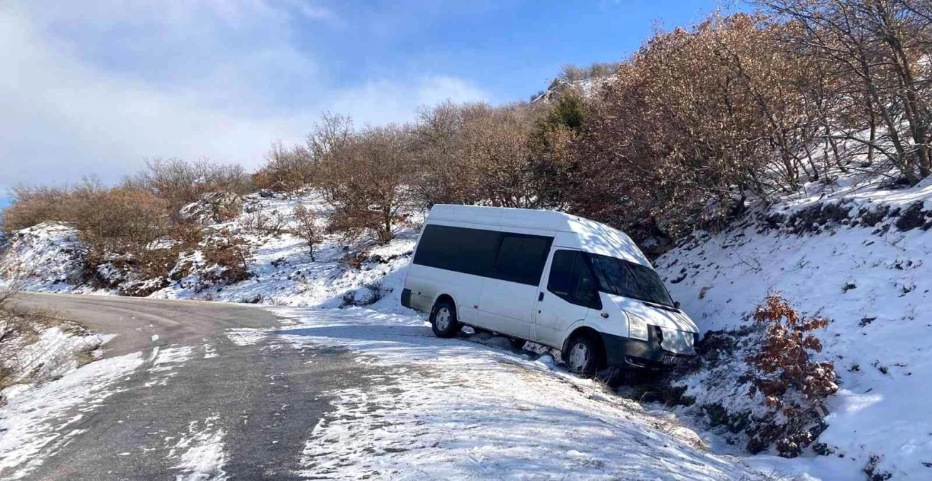 Öğrenci servisi kaza yaptı: 1 yaralı