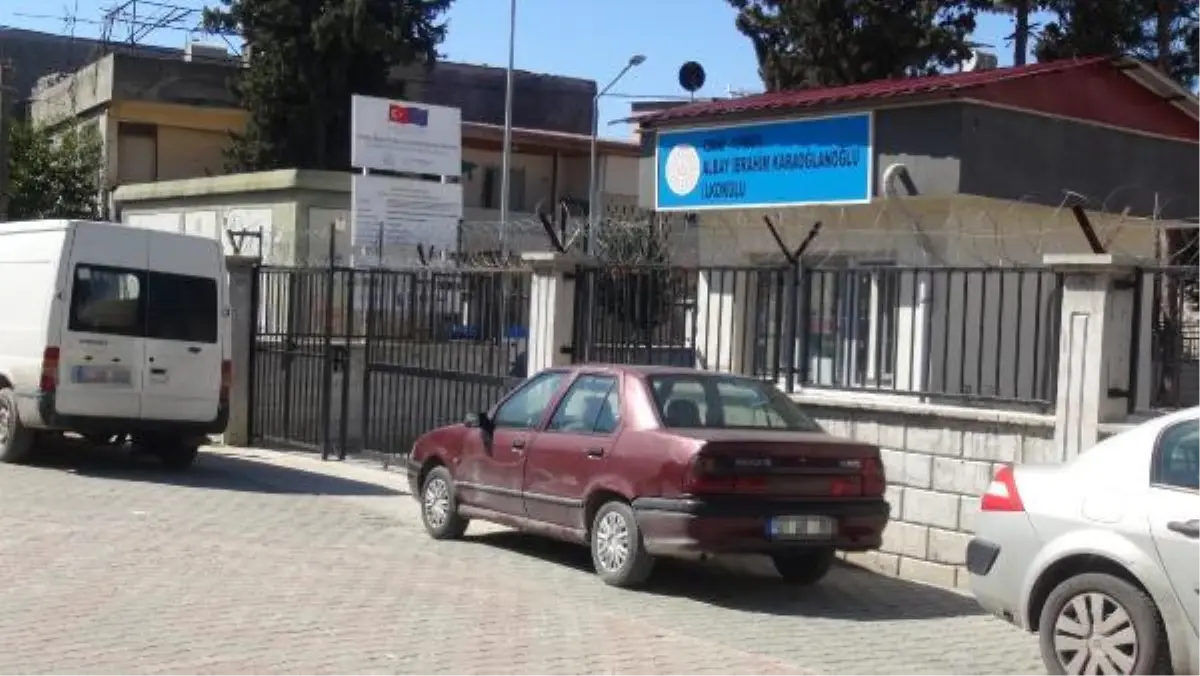 OKULA GİDİP KARŞILIKSIZ AŞK BESLEDİĞİ GÜVENLİK GÖREVLİSİNİ KAÇIRDI