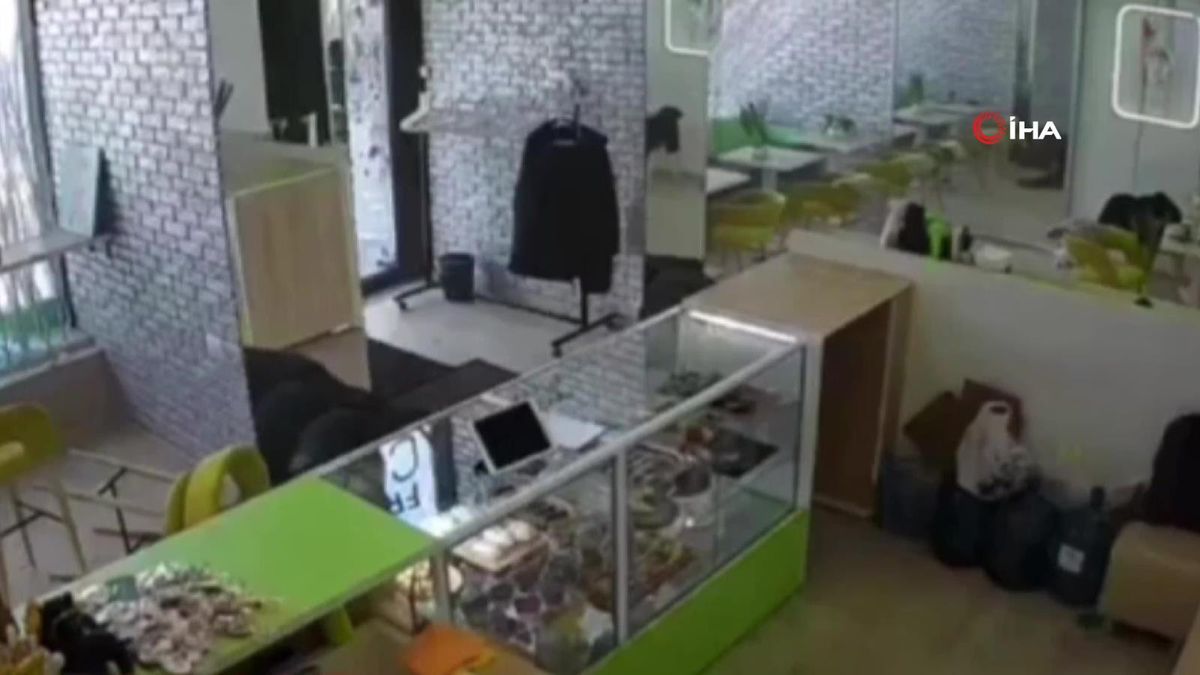 Rusya, Donetsk'te Sivil Yerleşimleri Vuruyor