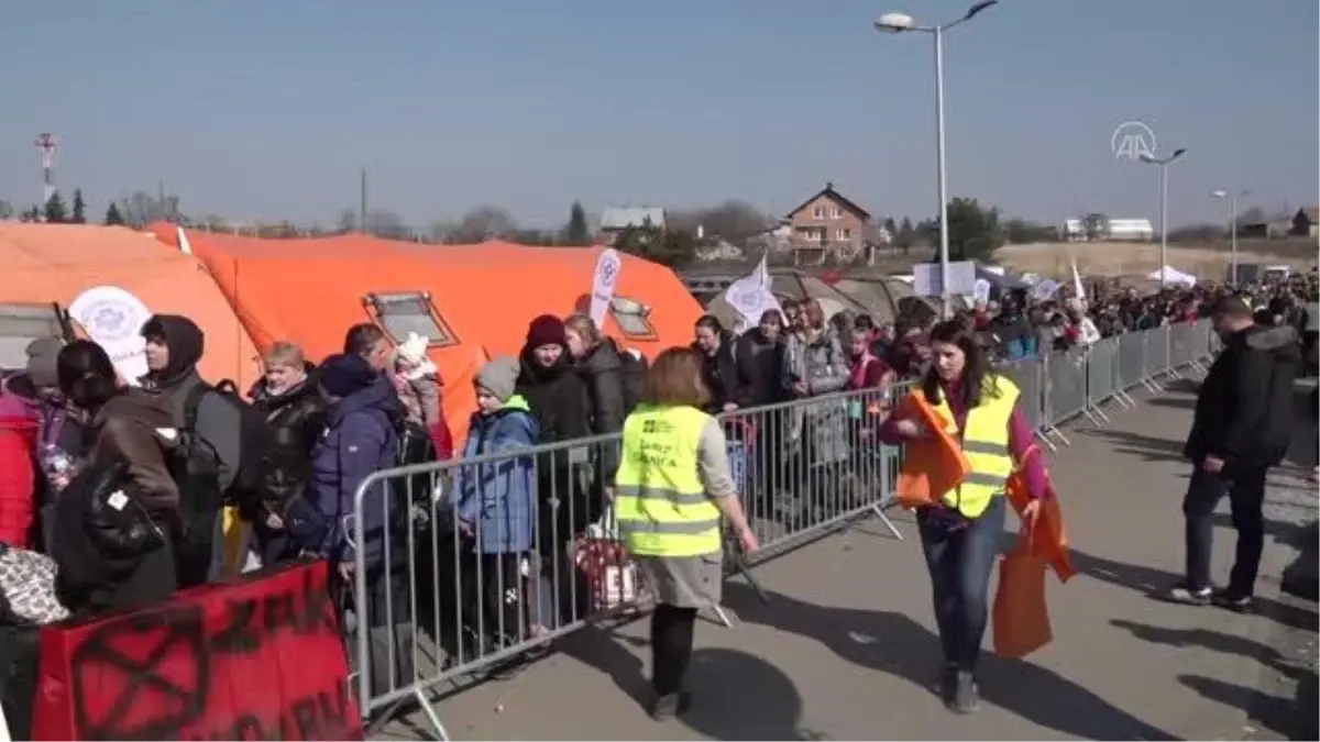 Rusya'nın Ukrayna'ya saldırıları sürerken siviller Polonya'ya gelmeye devam ediyor